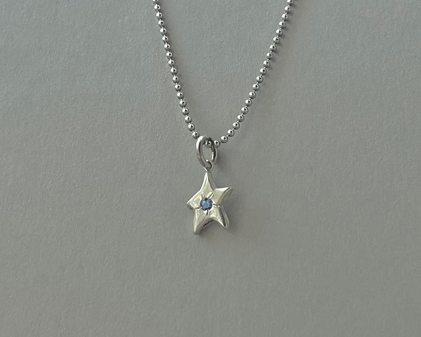 SINGLE STAR CHARM - BLUE SAPPHIRE