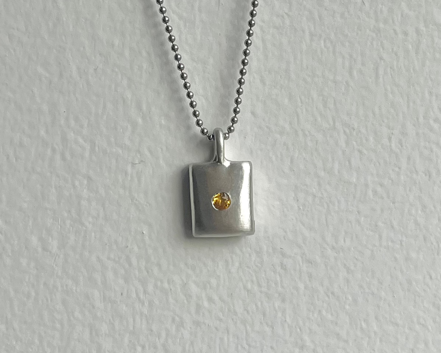 PILLOW CHARM - YELLOW SAPPHIRE